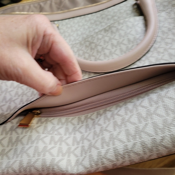 Bedford Travel Extra LG Weekender Bag Light Pink and Vanilla Color - Picture 10 of 12